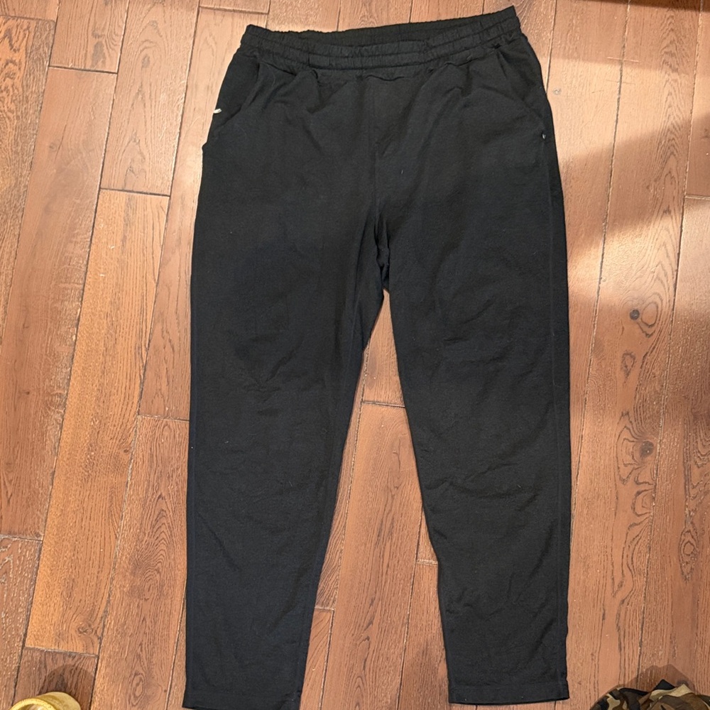 Vuori Men's Black Joggers